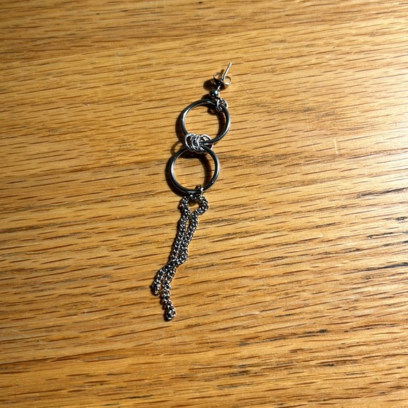 NWOT one dangle Earring - Picture 2 of 2